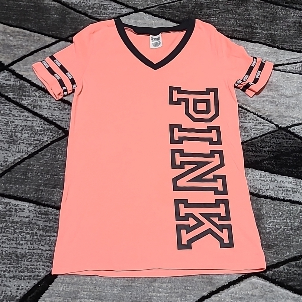 VS PINK 2017 V-Neck Logo Tee-Shirt Price Firm